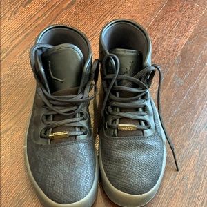 Ladies NIKE BLACK HIGH TOP SNEAKERS PYTHON 6.5